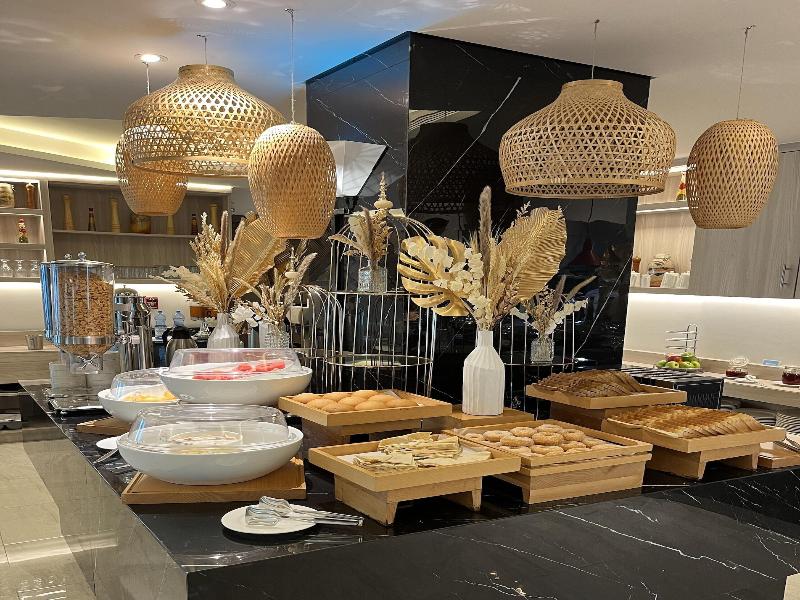 C - Hotel And Suites Doha - Restoran