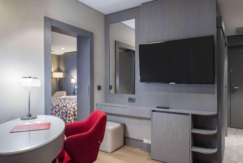 Ramada Plaza By Wyndham Batumi - Oda