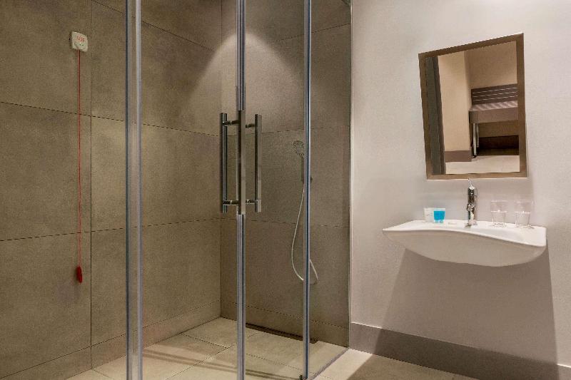 Ramada Plaza By Wyndham Batumi - Oda