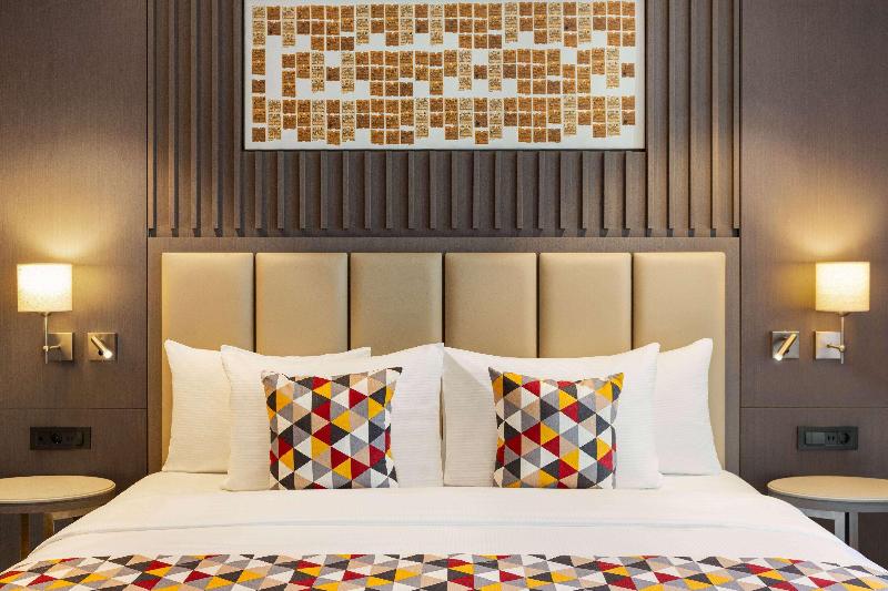 Ramada Plaza By Wyndham Batumi - Oda