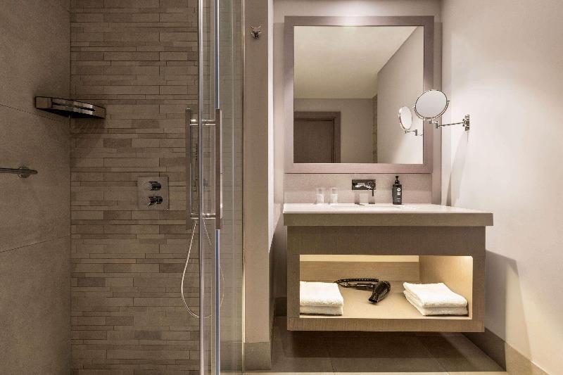 Ramada Plaza By Wyndham Batumi - Oda