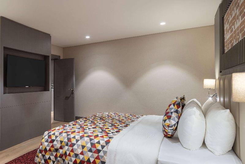 Ramada Plaza By Wyndham Batumi - Oda