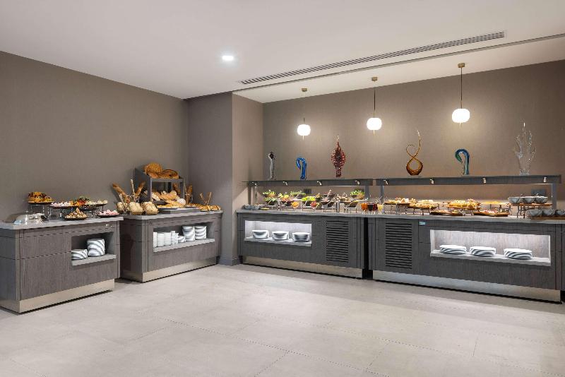 Ramada Plaza By Wyndham Batumi - Restoran