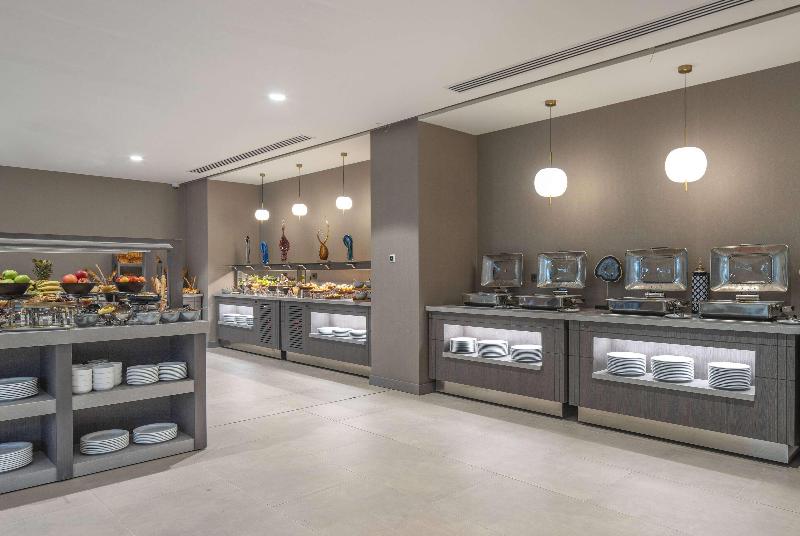 Ramada Plaza By Wyndham Batumi - Restoran