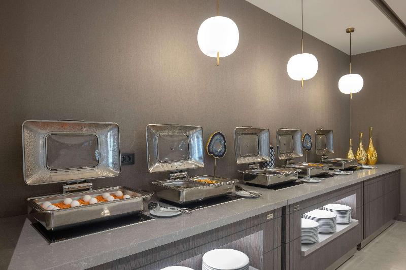Ramada Plaza By Wyndham Batumi - Restoran