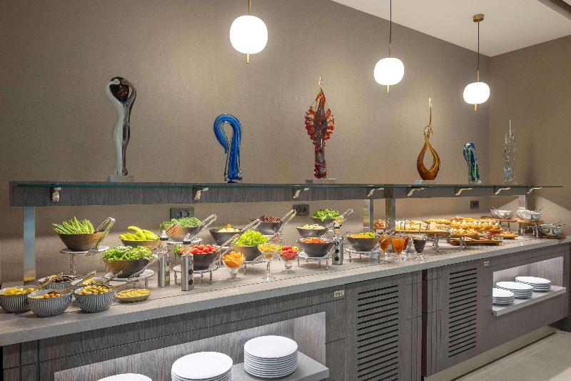 Ramada Plaza By Wyndham Batumi - Restoran