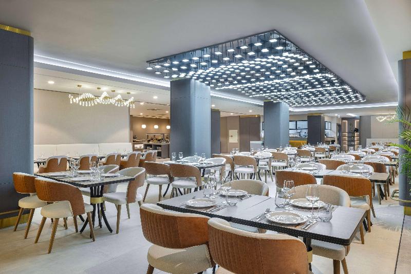 Ramada Plaza By Wyndham Batumi - Restoran