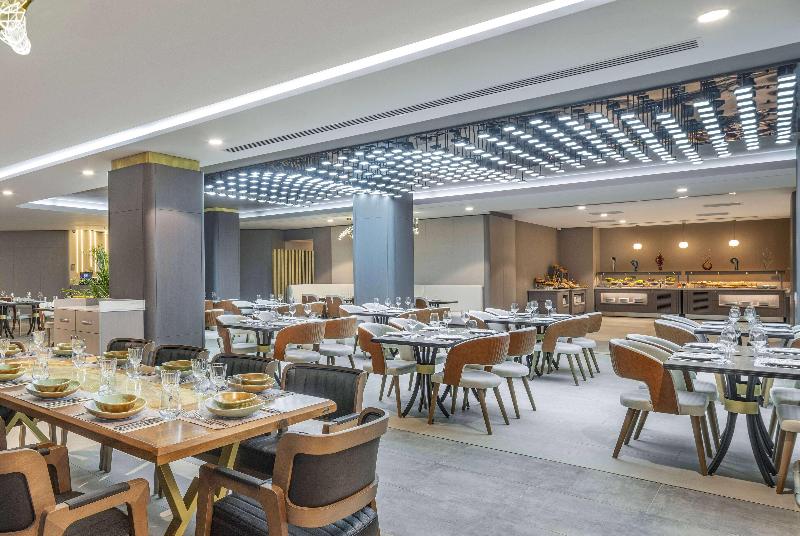 Ramada Plaza By Wyndham Batumi - Restoran