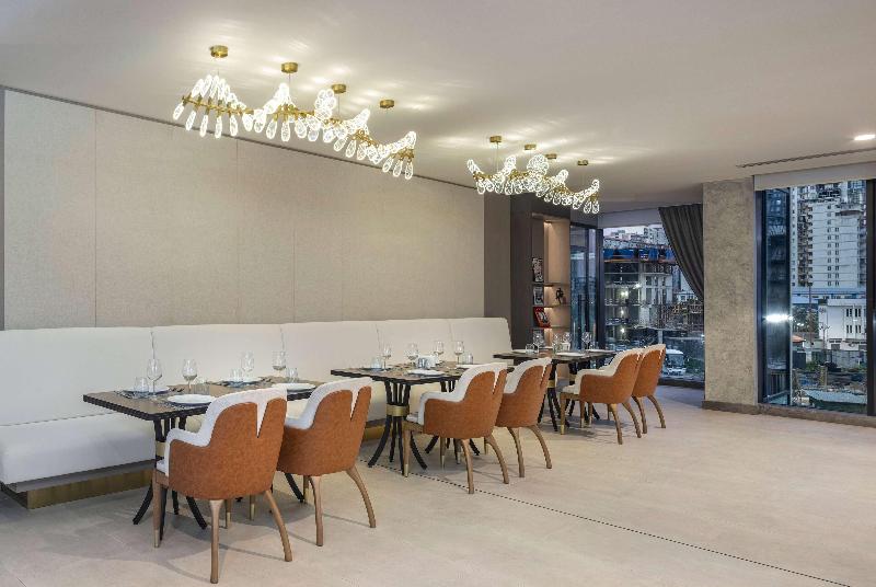 Ramada Plaza By Wyndham Batumi - Restoran