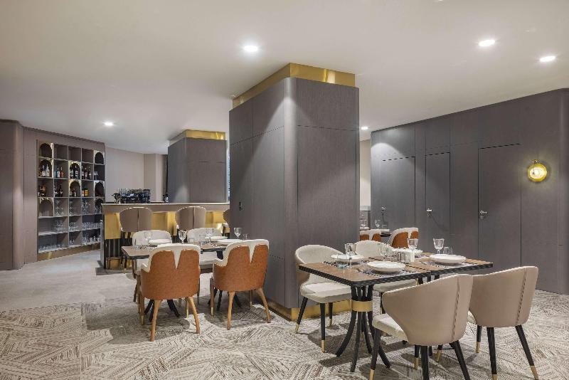 Ramada Plaza By Wyndham Batumi - Restoran