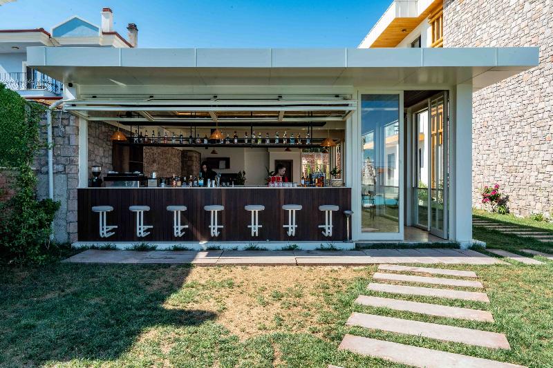 Joon Cunda - Bar