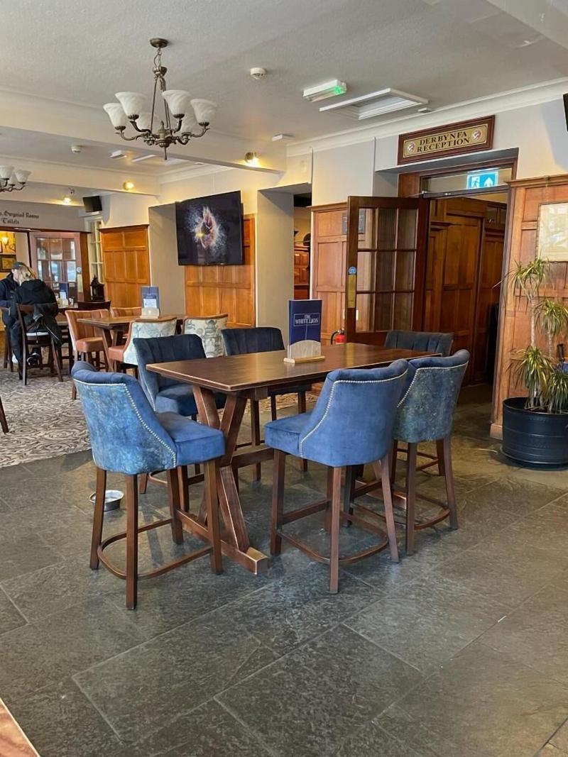 White Lion Royal Hotel - Lobi