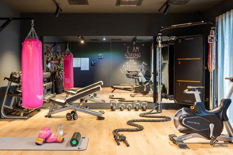 Moxy Berlin Airport - Genel