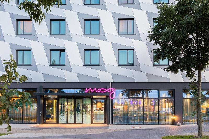 Moxy Berlin Airport - Genel