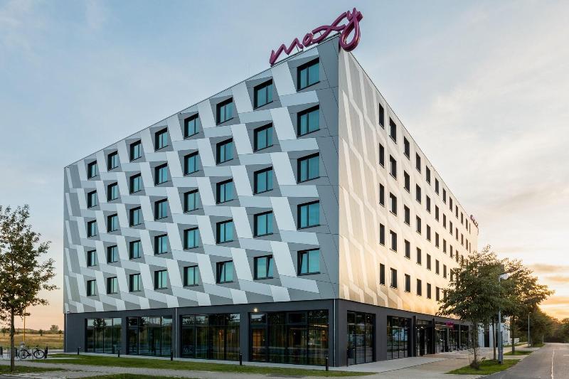 Moxy Berlin Airport - Genel
