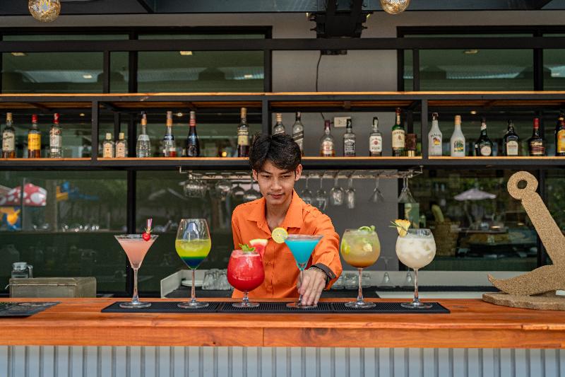 Heeton Concept Hotel by Compass Hospitality - Bar