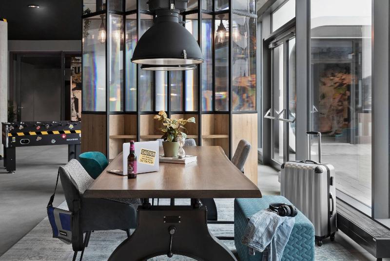 Moxy Hamburg Altona - Genel