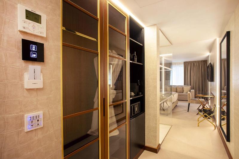Wine & Books Porto Hotel - Oda