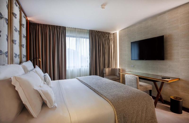 Wine & Books Porto Hotel - Oda