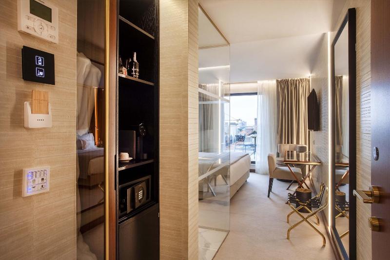 Wine & Books Porto Hotel - Oda