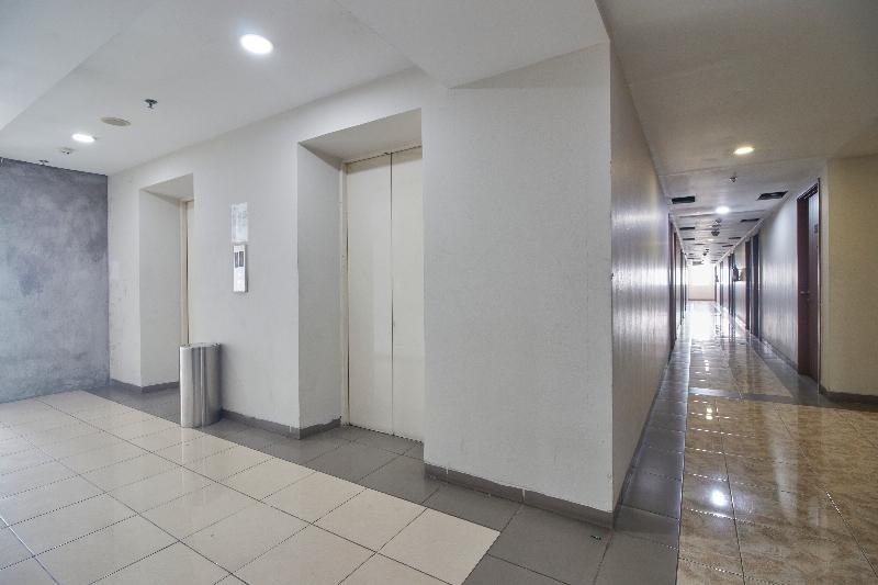 Apartment Green Lake Ciputat By Celebrity Room - Lobi
