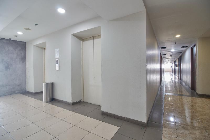 Apartment Green Lake Ciputat By Celebrity Room - Oda