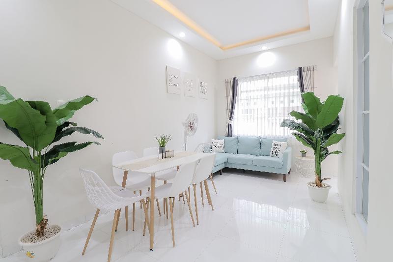 Rumah Teteh - Seturan By Zuzu - Restoran