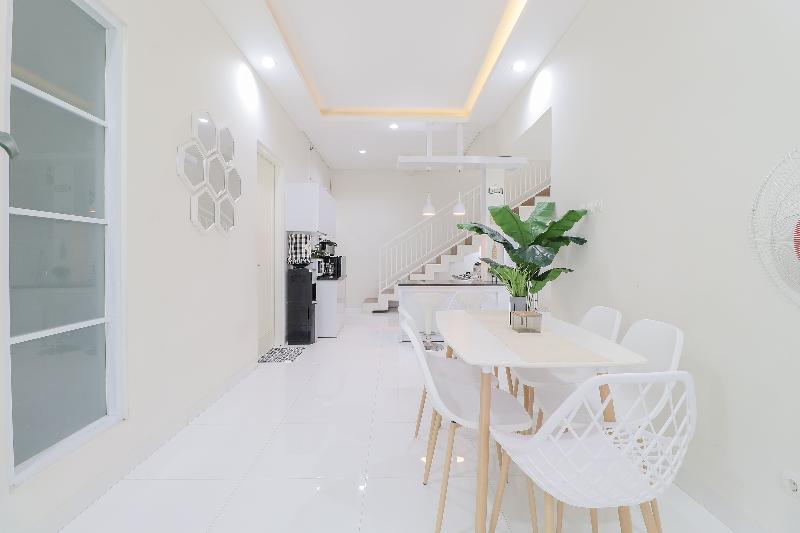 Rumah Teteh - Seturan By Zuzu - Restoran
