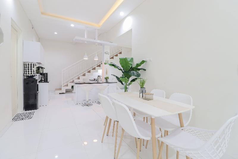 Rumah Teteh - Seturan By Zuzu - Restoran