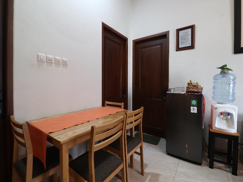 Bisma Balcony Homestay By Zuzu - Oda