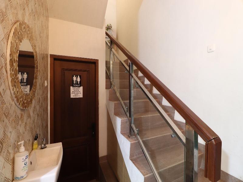 Bisma Balcony Homestay By Zuzu - Oda
