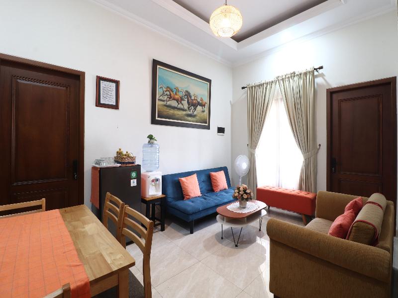 Bisma Balcony Homestay By Zuzu - Oda