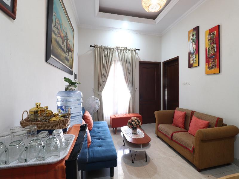 Bisma Balcony Homestay By Zuzu - Oda