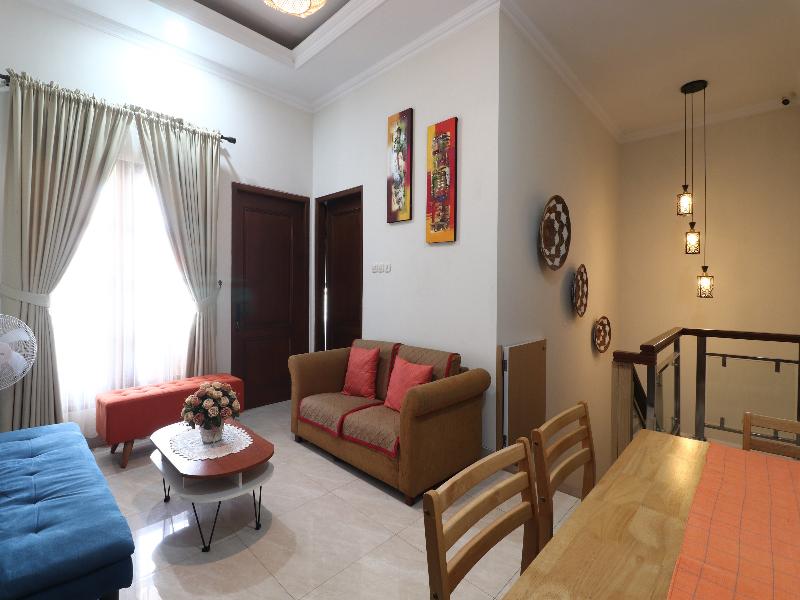 Bisma Balcony Homestay By Zuzu - Oda