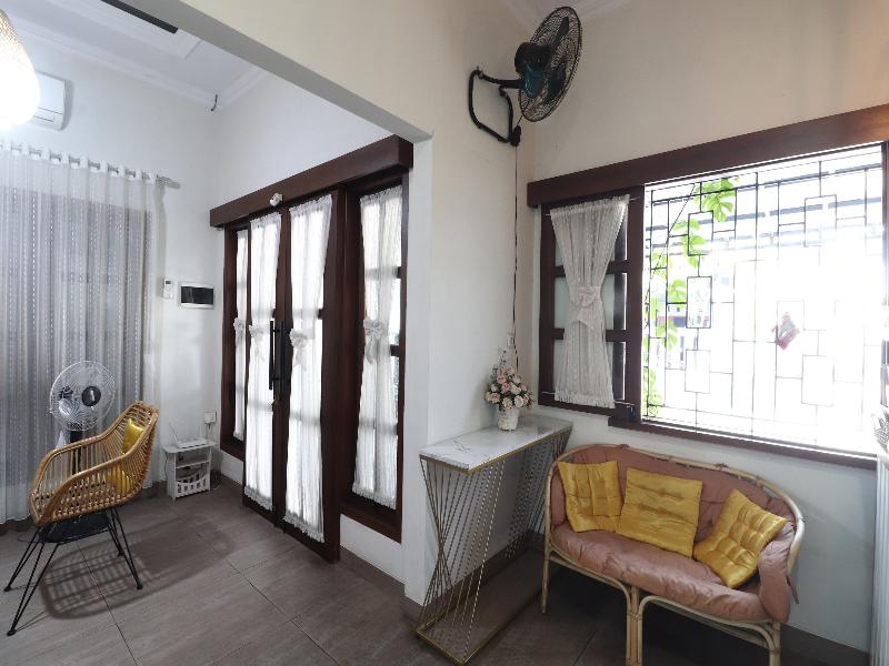 Bisma Balcony Homestay By Zuzu - Oda