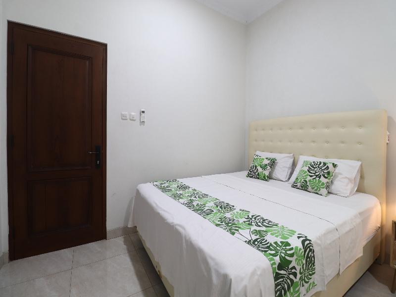 Bisma Balcony Homestay By Zuzu - Oda
