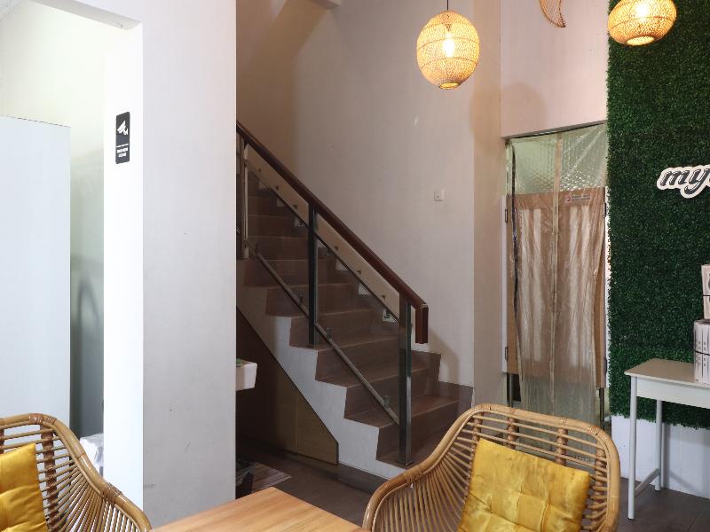 Bisma Balcony Homestay By Zuzu - Oda