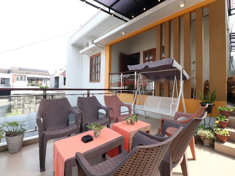 Bisma Balcony Homestay By Zuzu - Teras