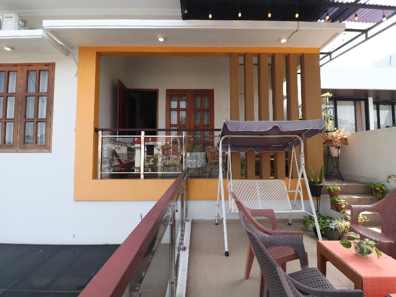 Bisma Balcony Homestay By Zuzu - Teras