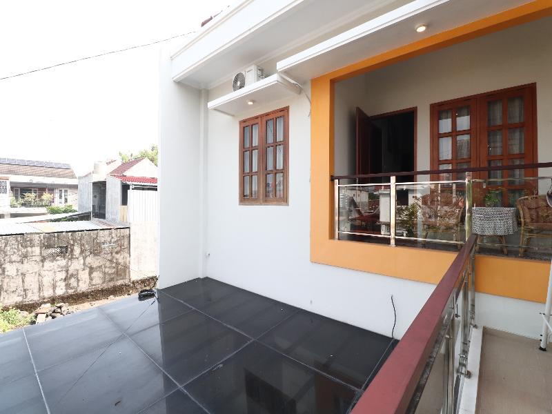 Bisma Balcony Homestay By Zuzu - Teras