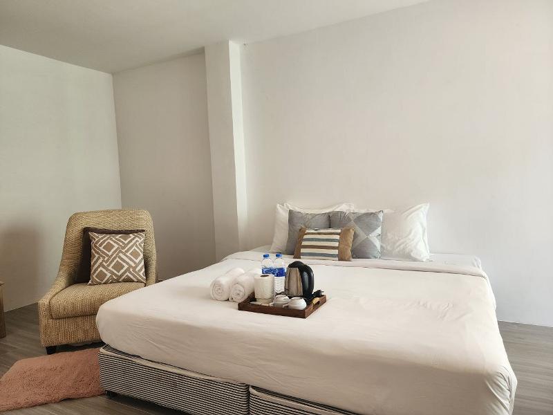 Patong Bay Inn By Zuzu - Oda