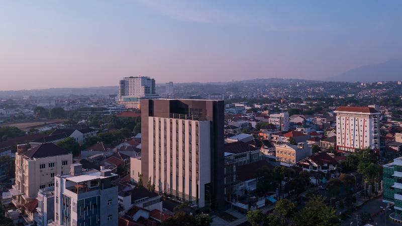 Rez Hotel Semarang - Genel
