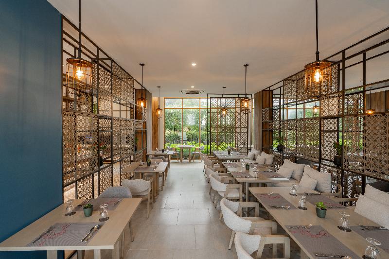 Bella Nara Phuket Naiyang Beach - Restoran