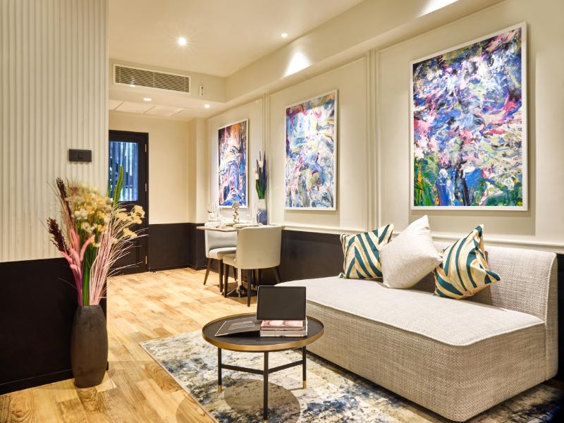 Floral Court Hotel and Residence - Oda