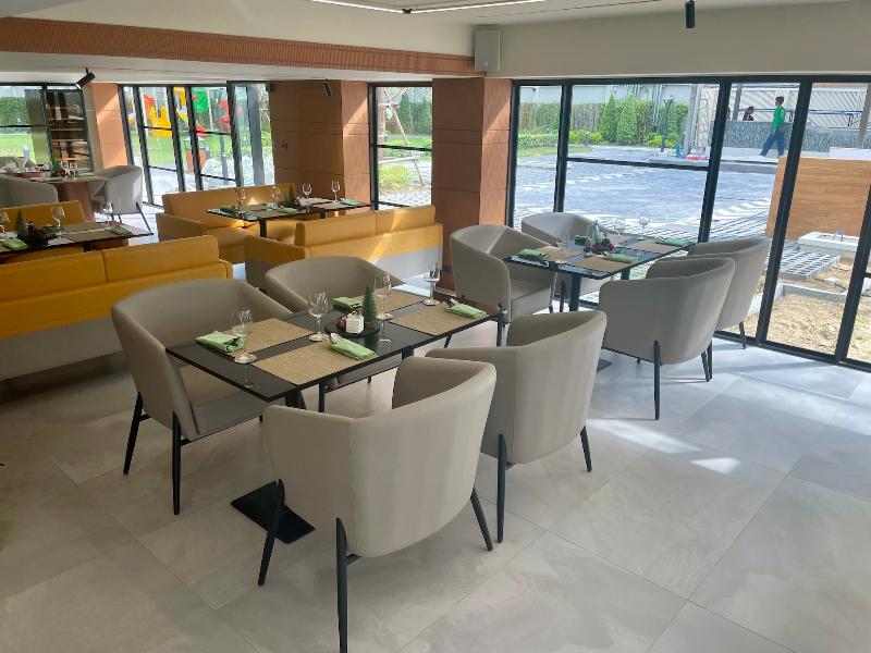 Floral Court Hotel and Residence - Restoran