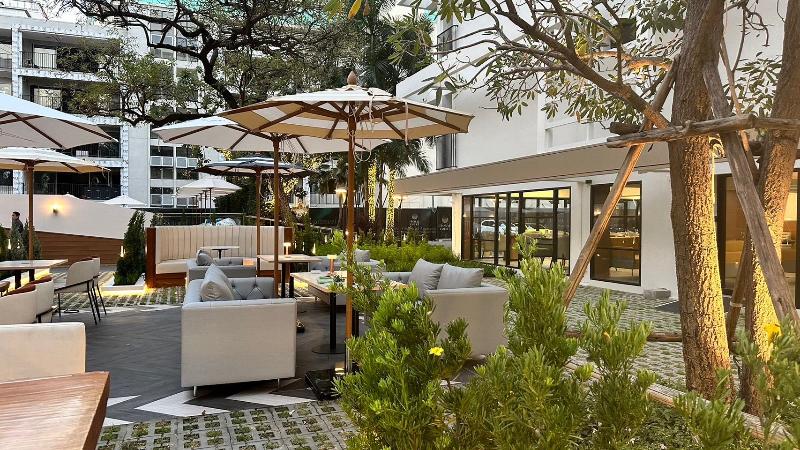 Floral Court Hotel and Residence - Teras