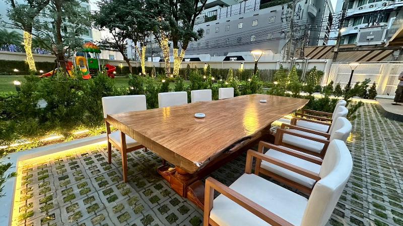 Floral Court Hotel and Residence - Teras