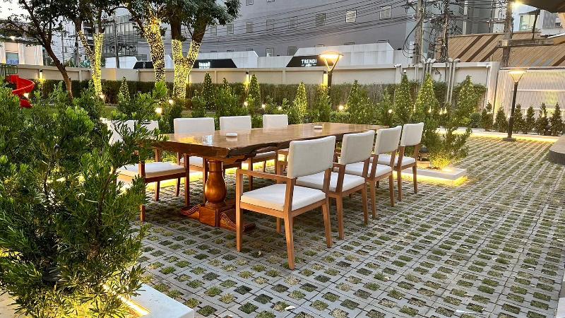 Floral Court Hotel and Residence - Teras