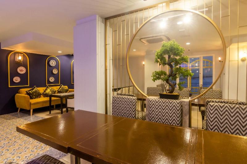 Montree Phuket Hotel - Restoran