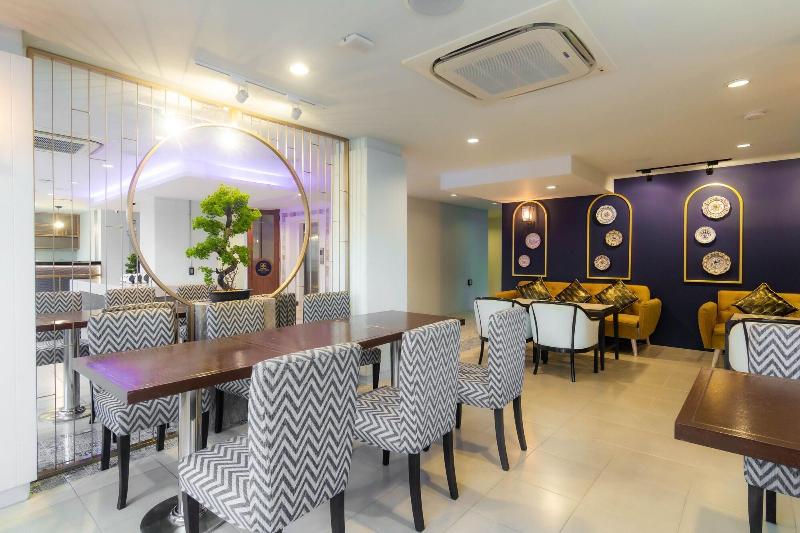 Montree Phuket Hotel - Restoran